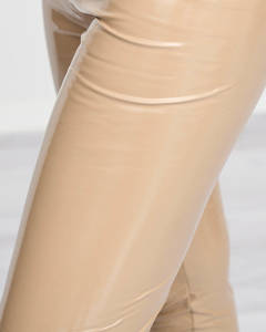 barna || bézs || világosbarna