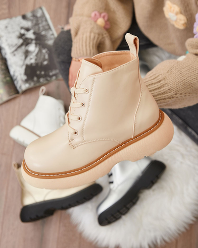 Royalfashion Fehér női fűzős csizma egyszínű talppal Terdi