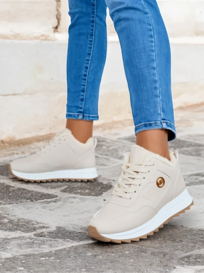 Royalfashion Melegített női tornacipő szőrmével Casot