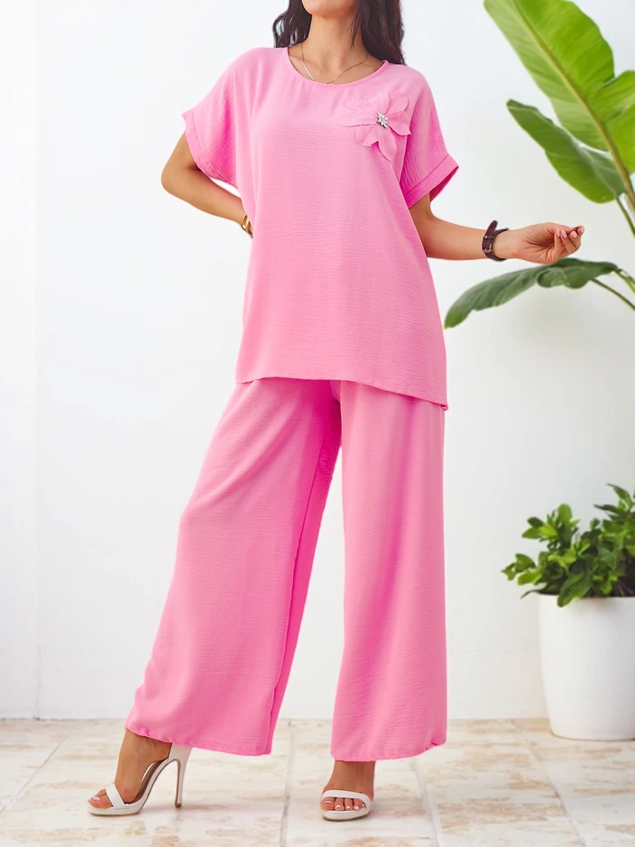 Royalfashion Női rövidujjú szett dekoratív virággal és bő nadrággal