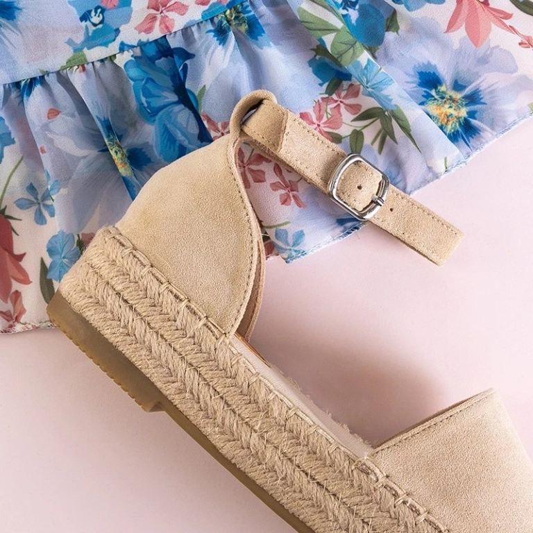 OUTLET Bézs női szandál a Sitra platformon - Lábbeli