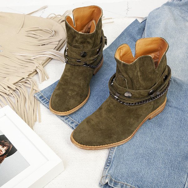 Zöld cowboy csizma egy beltéri éken Salem - cipő