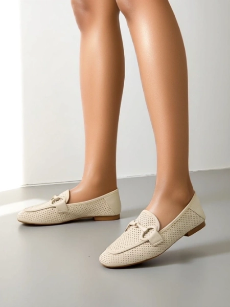 Royalfashion Lyukasztott női mokaszin Laamba