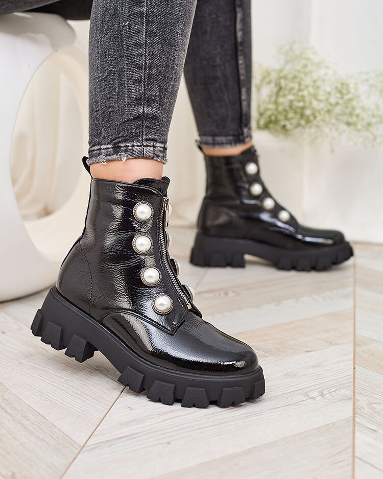 Royalfashion Fekete női lakkozott gyöngycsizma Asiciu