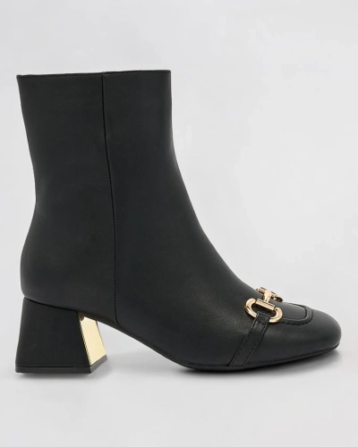 Royalfashion Fekete női alacsony tűsarkú csizma Referra