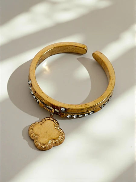 Dolce Vita karperec díszes charmokkal