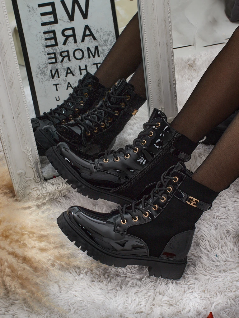 Alvinea fűzős bokacsizma matt és lakkozott műbőrből