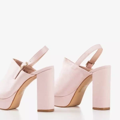 OUTLET Világos rózsaszín öko-velúr szandál magasabb oszlopon Tripsi-Shoes