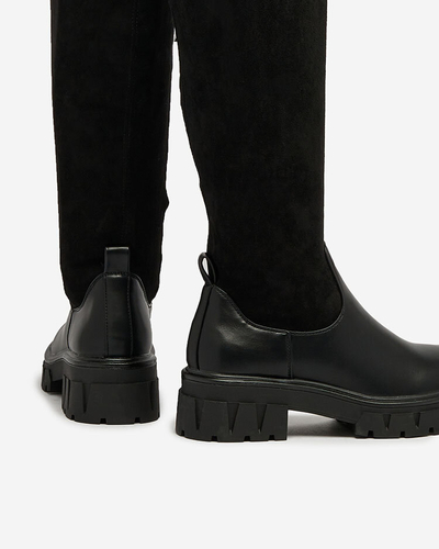 Royalfashion Fekete női csúszós, térdig érő csizma Retamon