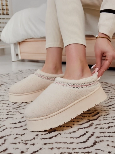 Royalfashion Rövid női hótaposó Esel