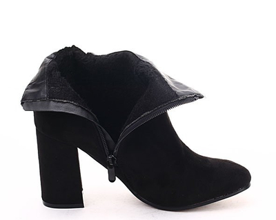 Czarne botki z ćwiekami - Obuwie