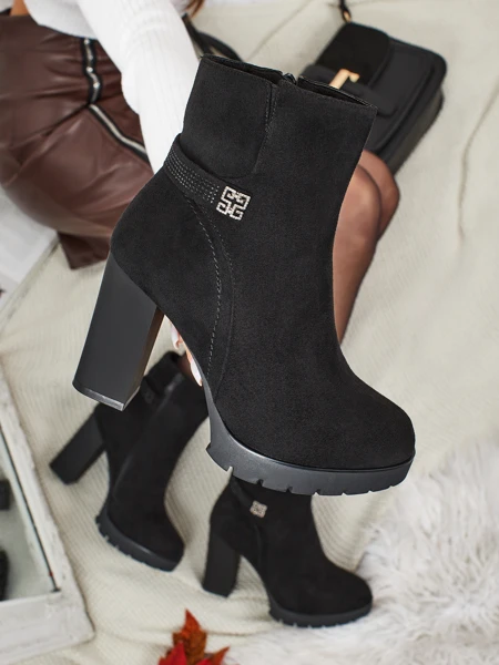 Zavrina női öko velúr bokacsizma vastag sarokkal