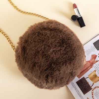 Egy kis barna szőrmés táska - Táskák