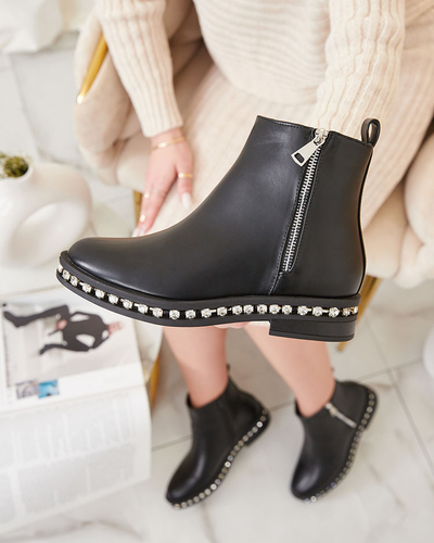 Royalfashion Fekete női lapos sarkú csizma cirkóval Wiskuni