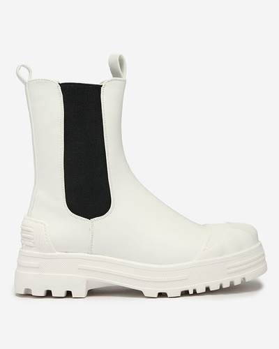 Royalfashion Női lapos sarkú csizma fehér színben Yennas