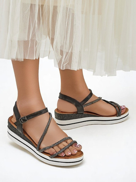 Royalfashion női telitalpas szandálok strasszkövekkel Ballosa