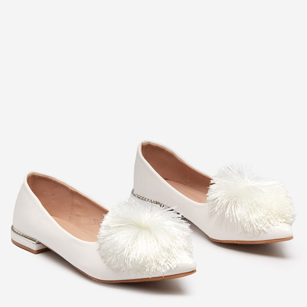 OUTLET Női fehér balerina pomponnal Hesino - Lábbeli