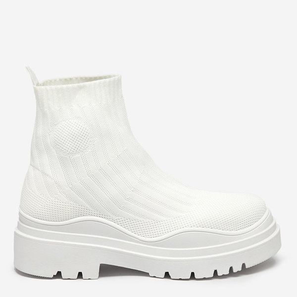 OUTLET Fehér színű, lapos sarkú női csizma Yorika - Lábbeli