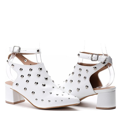 Białe botki z odkrytą piętą- Obuwie