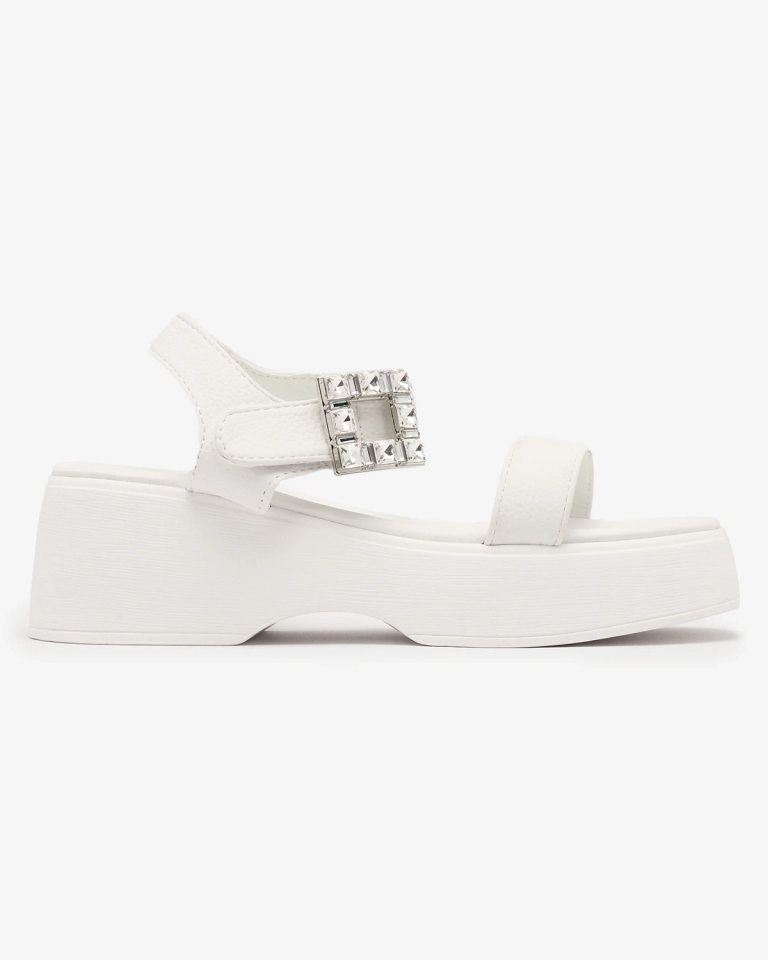 Royalfashion Fehér női díszített szandál egyszínű talppal Lorexi