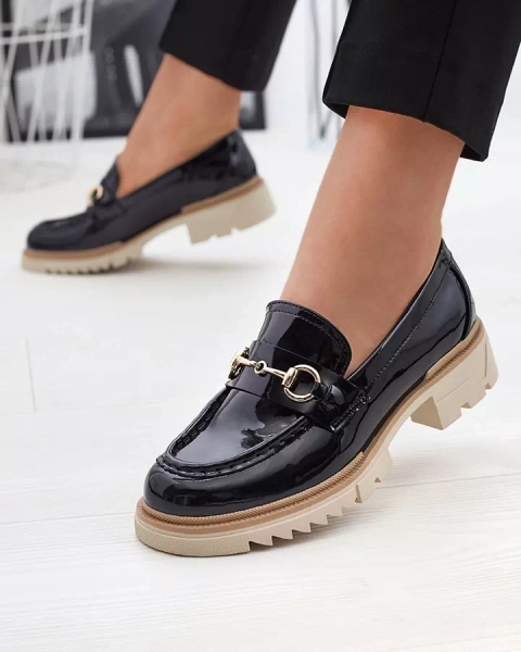 Fekete lakkozott női mokaszin lánccal Soterra - Lábbeli