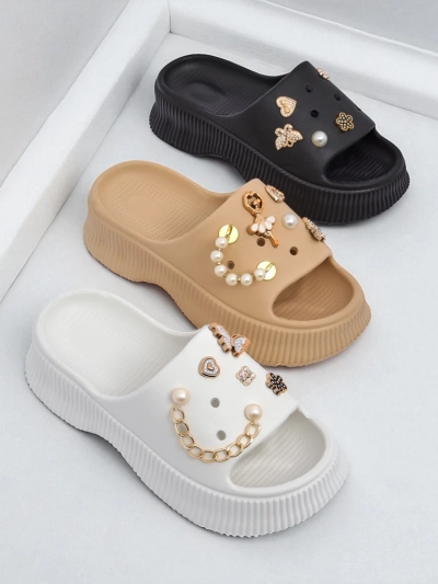 Royalfashion Női gumipapucs díszítéssel Slash Glam