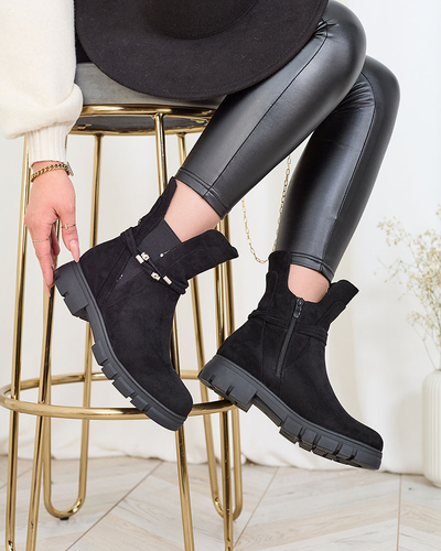 Royalfashion Fekete női csizma díszes pánttal Dafflo