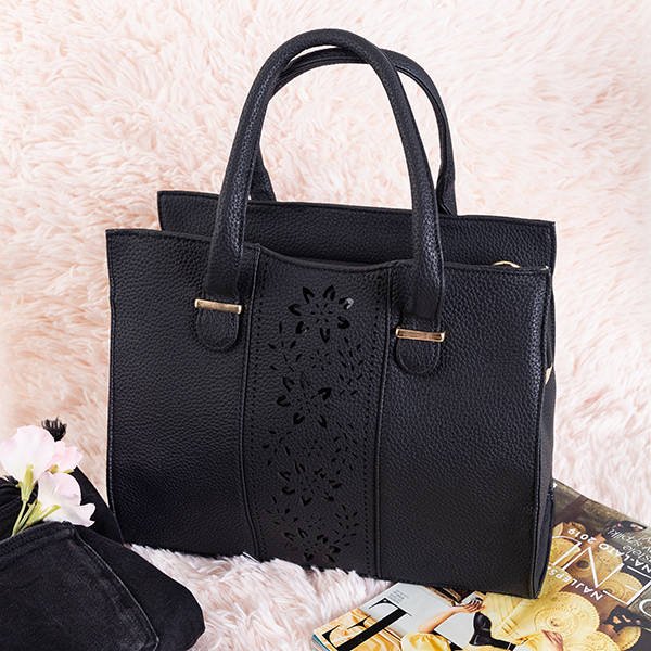 Női fekete táska virágos áttört díszítéssel - Kézitáskák