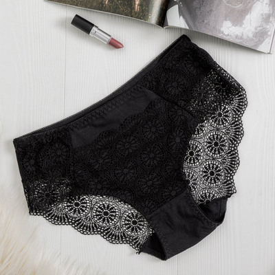 Női fekete csipke bugyi PLUS SIZE - Fehérnemű