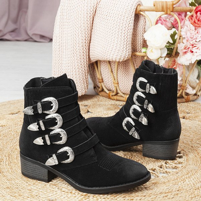 Fekete bokacsizma egy alacsony oszlopon Grand - Lábbeli