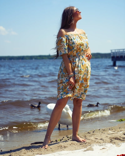 Royalfashion Női virágos miniruha a'la hiszpanka bézs színben