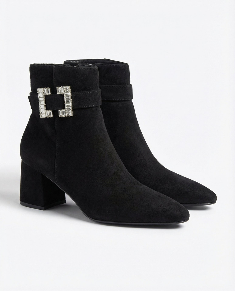 Royalfashion Fekete női alacsony tűsarkú csizma Masemart