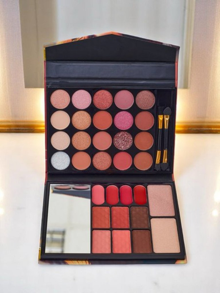 ANYLADY kompakt sminkpaletta – szemhéjpúderek, kontúrozó termékek, ajakszínek – 32 árnyalat