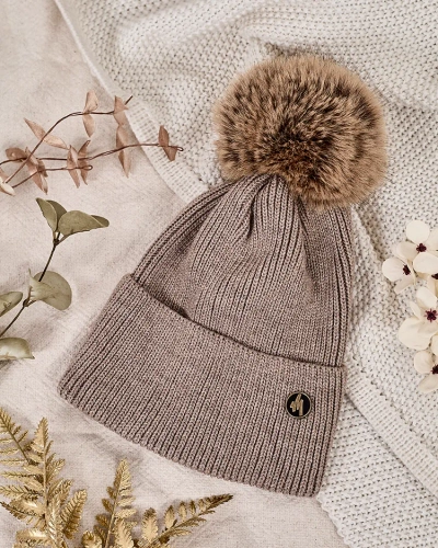 Royalfashion Női téli sapka bóbitával