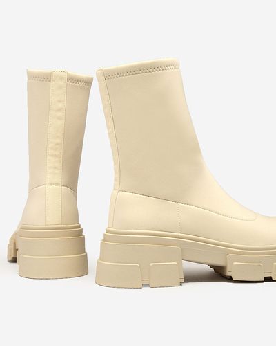 Royalfashion Női öko-szarvasbőr csizma bézs színben Classy Girl