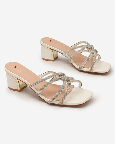 Royalfashion Fehér női Shiny Strides csillogó sarkú flip-flopok cirkószegekkel