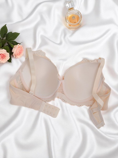 Royalfashion Női párnázott melltartó csipkével Delicate Grace