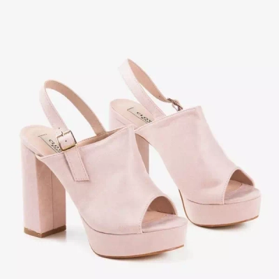 OUTLET Világos rózsaszín öko-velúr szandál magasabb oszlopon Tripsi-Shoes