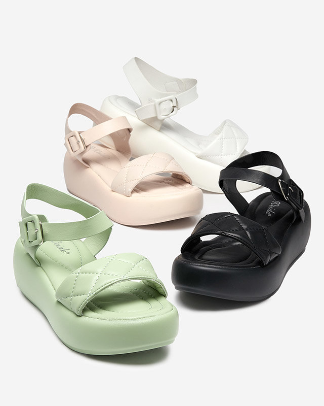 OUTLET Női öko-bőr szandál éksarkú steppelt Baloui bézs színben. Cipő