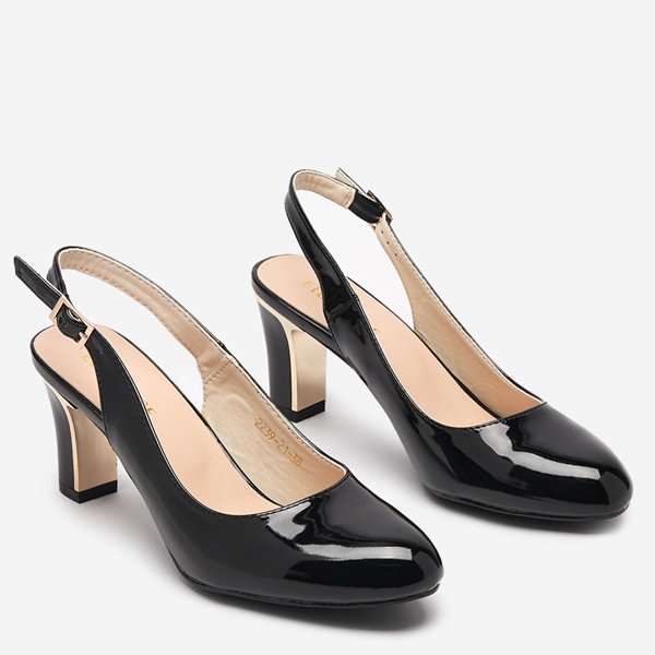 OUTLET Lakkozott női szandál az oszlopon fekete színben Lafla - Lábbeli