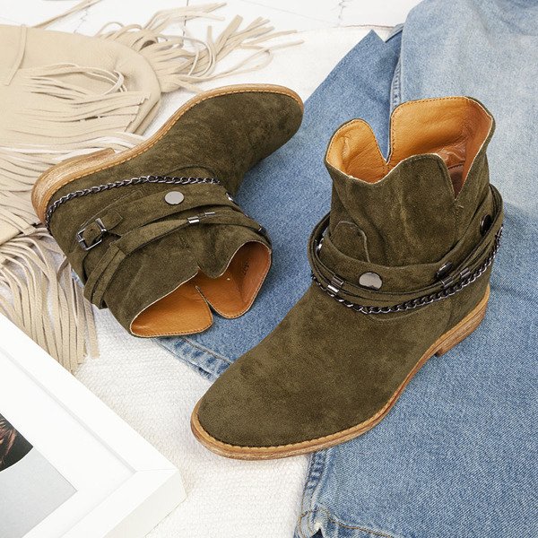 Zöld cowboy csizma egy beltéri éken Salem - cipő