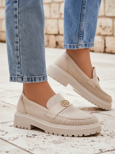 Callista bézs női loafer öko-velúrból, 4 cm-es lapos talppal