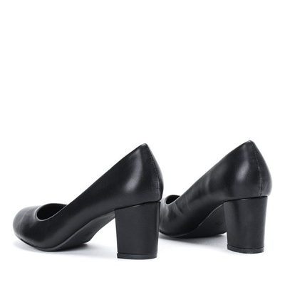 Czarne czółenka na średnim słupku Mikaelan - Obuwie