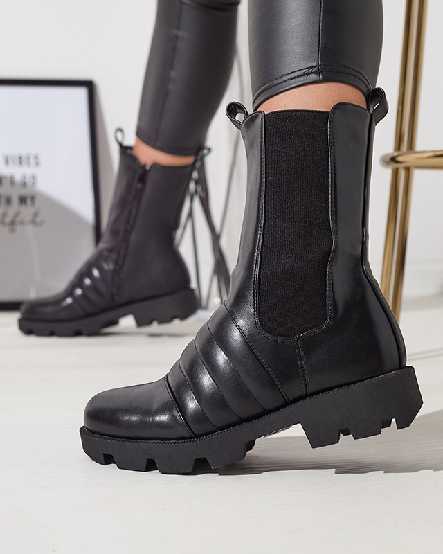 Fekete női csizma vastagabb talppal és dombornyomással Ferita- Footwear