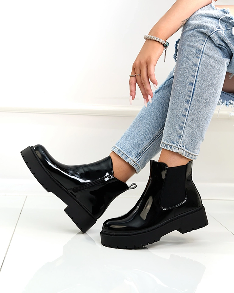 Royalfashion Fekete lakkozott női nem sarkos Glossy Chic csizma