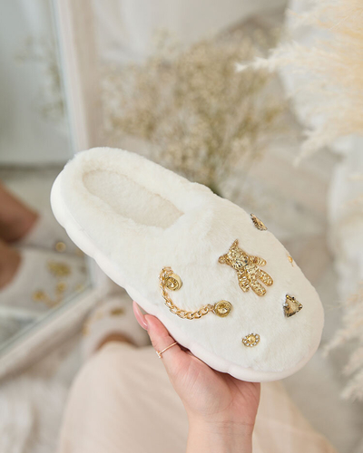Royalfashion Fehér női szőrme papucs díszítéssel Erserra