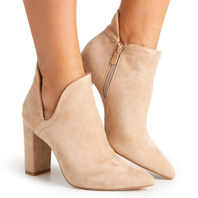 OUTLET Világosbarna női bokacsizma kivágással Alania - Lábbeli