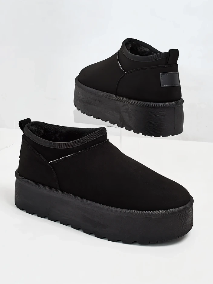 Royalfashion Női rövid csizma a'la hócsizma Ozozi