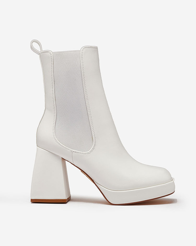 Royalfashion Fehér női Farhera tűsarkú csizma