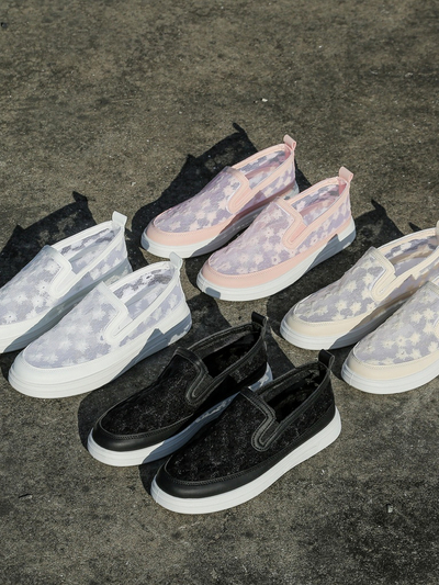 Royalfashion Női hálós loaferek virágokkal Emzos